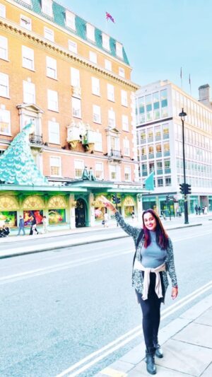 Shweta Pandit Instagram - Caravan of life #worldtravel #solotripping #london #dubai #july2023 #timetravel