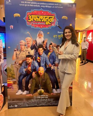 Shweta Gulati Instagram - At the trailer launch of my Marathi Film #अफलातून coming on July 21st in the theatres near you.

Styled by @designersneha1 @nagma_the_fashion_hub 🤍

Outfit @houseoftayaofficial