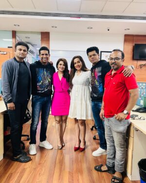 Shweta Gulati Instagram - AFLATOON releases on 21st July in the theatres near you 

It’s my first Marathi Film. Please please shower your love. 🙏🧿💜

#abpmajha #interview #moviepromotion #aflatoon #releasingsoon #marathimovie #marathiactress #shwetagulati #lovemylife #grateful #gratitude