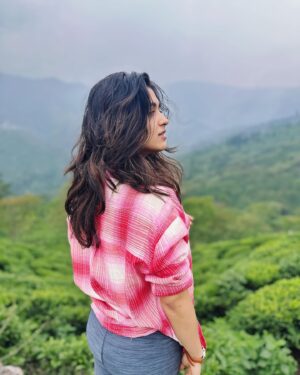 Shyamoupti Mudly Instagram - Network might have been weak, but found connections stronger than ever!
 #instagram #instamood #instagood #life #potrait  #shyamoupti #mountain