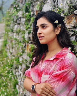 Shyamoupti Mudly Instagram - Network might have been weak, but found connections stronger than ever!
 #instagram #instamood #instagood #life #potrait  #shyamoupti #mountain