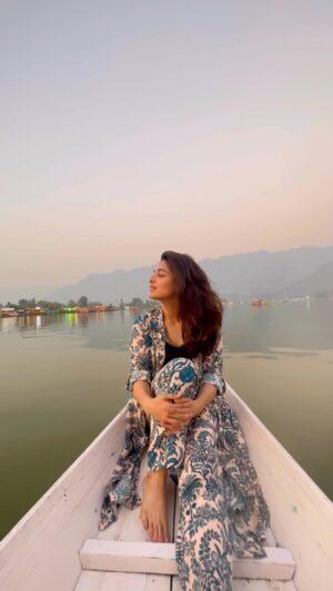 Shyamoupti Mudly Instagram - Sukoon ❤️

#shyamoupti#time#love#life#travel#lake#beauty#nature#kashmir#metime#stayhappy#stayhealthy