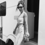 Sibel Aytan Instagram - Bazen 🖤 #sundayvibes #random