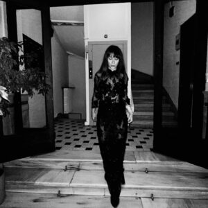Sibel Aytan Instagram - halloween olayını yanlış anlayıp camdaki kız oldum 🧟‍♀️
