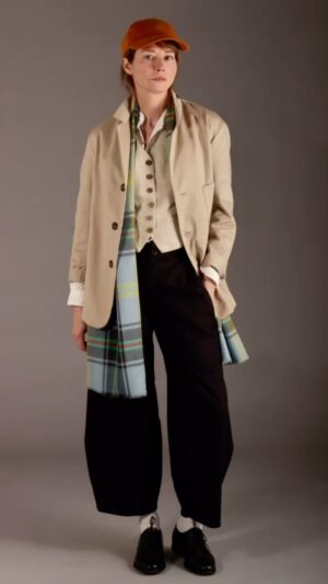 Sienna Guillory Instagram - Skylarking…because I like to make nice clothes @carriercompanyuk 🐎