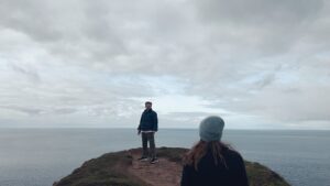 Sienna Guillory Instagram - Irresistible…ever dreamed of pushing someone(s) off a cliff ? 💦

@charlottehope8 @callumwoodhouse