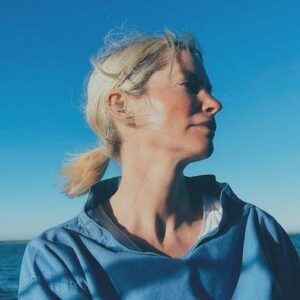 Sienna Guillory Instagram - I feel stupid posting pictures of myself but @cinzano_pirelli took these photos whilst we were all sailing, and when my heart overspills I want to share the feeling 🦋 

In terms of being happy, nobody is always happy, we all feel all the things, some things help like being grateful, being outside, remembering that’s it’s not supposed to be easy and and and it never is 🌊