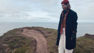 Sienna Guillory Instagram - Irresistible…ever dreamed of pushing someone(s) off a cliff ? 💦

@charlottehope8 @callumwoodhouse