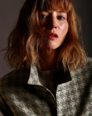 Sienna Guillory Instagram - This is the wonderful thing that happened when we @carriercompanyuk got together with the brilliant @florasoames We both come from Norfolk, which is a fairly no nonsense and unromantic landscape, so hits of colour have big impact. The way the salt marsh turns purple with sea lavender. The play of light and shade in the pinewoods bordering Holkham Gap and the dappled water over sand as the tide comes in. The fabric is called Walter, Walter reminds me of these things.

📷 @cinzano_pirelli