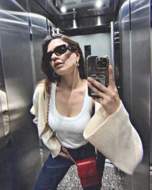 Şifanur Gül Instagram - havaalaninda kücükkiz bana deniz yıldızı kondurdu🥹💖