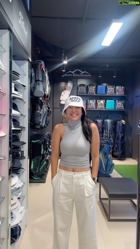 Sigi Wimala Instagram - Swinging into style with @gfore at my favorite golf store @mstgolf_id ! Because when it comes to fashion on the fairway, it’s always ‘fore’ the love of the game and looking tee-rific! #mstindonesia #mstgolf #gforegolf #gforeindonesia