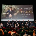 Sigi Wimala Instagram - Endless gratitude to the brilliant minds behind bringing my Ratu Adil story to the screen. @upirocks and her team’s rework absolutely elevated the initial drafts, while @tommydewo infused it with even more brilliance. Under the direction of the uber-talented duo, @tommydewo and @ginantirona, @therealdisastr with a long list of stellar casts, remarkable crew, they transformed it into something incredible for @vidiooriginals. And last but certainly not least, a heartfelt thank you to @timobros and Pak Wicky for entrusting me with the opportunity to create Lasja and the 9 Dragons back in 2019. 📸 @armanfebryan #ratuadilseries #ratuadil #vidiooriginalseries #tvseries