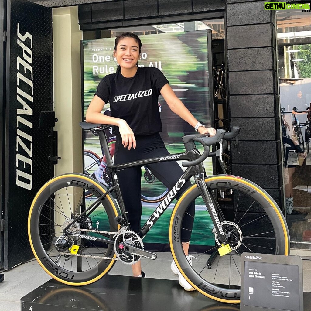 Sigi Wimala Instagram - Goes like hell, Rides like heaven. 33% improved stiffness-to-weight and 6% smoother. 685 gr frame weight and its Aero!!! #sworkssl8