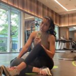 Sigi Wimala Instagram - Today’s Workout, Done ✅ Olahraga selalu ampuh untuk membuatku lebih fokus untuk menjalankan aktivitas seharian. Nah, untuk mengembalikan tenaga yang sudah terkuras, aku minum V-Soy Multi-Grain 200ml yang selalu ada di dalam tas. Mau selalu aktif berenergi seperti aku? Makanya selalu #SediaVSoy 💚