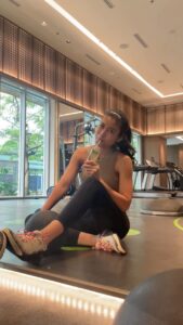 Sigi Wimala Instagram - Today’s Workout, Done ✅ Olahraga selalu ampuh untuk membuatku lebih fokus untuk menjalankan aktivitas seharian. Nah, untuk mengembalikan tenaga yang sudah terkuras, aku minum V-Soy Multi-Grain 200ml yang selalu ada di dalam tas. Mau selalu aktif berenergi seperti aku? Makanya selalu #SediaVSoy 💚