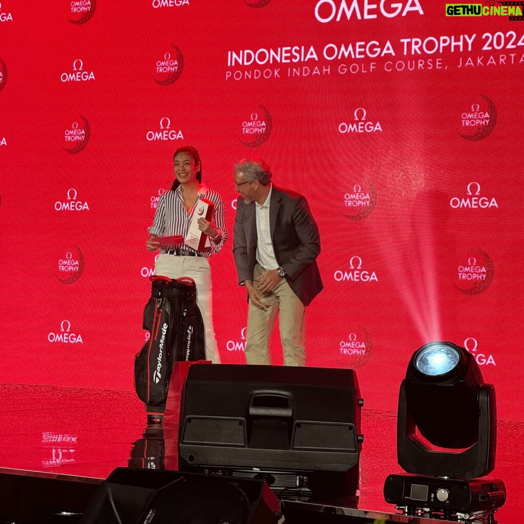 Sigi Wimala Instagram - Swinging in the rain for Indonesia Omega Trophy 2024 🏌🏻‍♀️- got myself one too 🏆