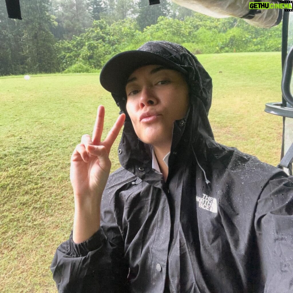 Sigi Wimala Instagram - Back on the green after 3 months hiatus! First game of 2024 feels so damn good, rain and all. ⛳️🌿 #GolfLife #OnParFor2024