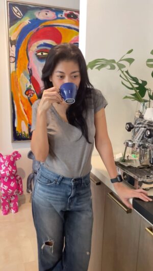 Sigi Wimala Instagram - I drink Plant-Based latte on days that end in Y ☕

Untuk latte yang enak, frothy, dan tidak membuat perutku kembung, ada V-Soy Low Sugar for Barista.

Udah pernah coba belum?

#sediavsoy