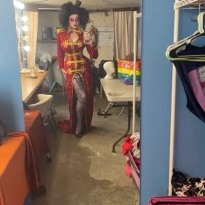Sigourney Beaver Instagram - ✨🪞✨dressing room dummy dump✨🪞✨