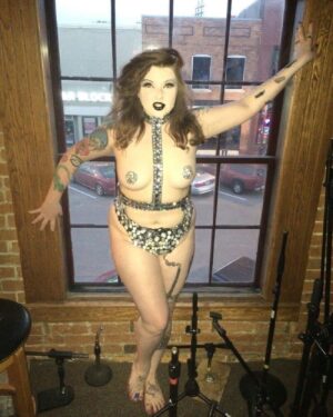 Sigourney Beaver Instagram - 💚✨💚DES MOINES💚✨💚

💚✨💚Plz enjoy these low quality android photos that make me audibly cringe of Baby Beaver. Before I was able to do drag, I began taking the stage as a burlesque artist! This Saturday I’ll be having a full circle moment as I make my return to Des Moines for @leolaflash Feminine Wiles Burlesque Revue at the Stoner Theatre!! To all of my friends in Des Moines please come out and see the difference that 9 years and a nice wig can make💚✨💚

💚tickets available at https://my.desmoinesperformingarts.org/0/8037 💚