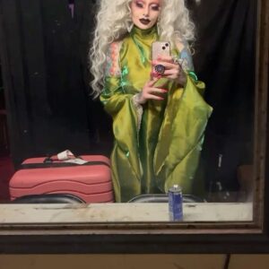 Sigourney Beaver Instagram - ✨🪞✨dressing room dummy dump✨🪞✨