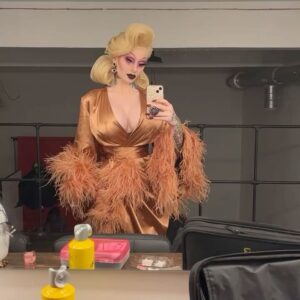 Sigourney Beaver Instagram - ✨🪞✨dressing room dummy dump✨🪞✨