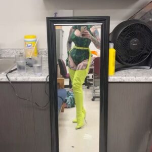 Sigourney Beaver Instagram - ✨🪞✨dressing room dummy dump✨🪞✨