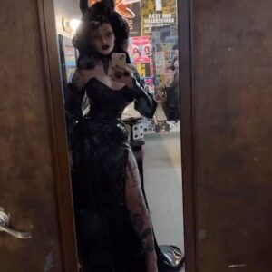Sigourney Beaver Instagram - ✨🪞✨dressing room dummy dump✨🪞✨