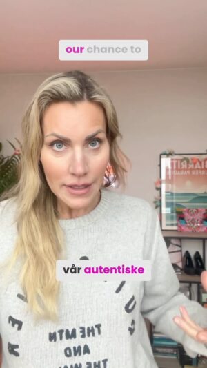 Silje Torp Instagram - Jenter og konsensus🙋‍♀️

Vi MÅ ikke på død og liv være enige i ett og alt for å kunne være venner! 🙋‍♀️

Ved å øve oss - SAMMEN - på å være ærlige med hverandre blir vi mer robuste, tar ting mindre personlig og blir mer tydelige for oss selv og verden. 

Det må begynne med oss selv og dernest kan vi lære bort til våre barn. 

Øvelse gjør mester!✨

Jenter er spesielt utsatt for denne konsensus-sjuka som bidrar til utfrysing og klikkdannelser, og redsel for å si hva vi  mener. 

Jentekonsensus er en ukultur og blir en sosial tvangstrøye i lengden fordi det blir konserverende og begrensende, og vi tør ikke ta den plassen vi skal verken i det offentlige rom eller i vennskap. Ekte konsensus føles BRA, men den jeg snakker om her..den tror jeg de fleste damer vet hva er og gjør med oss.😅

Hva tenker du om jenter og konsensus? Hva skal til for endre vårt ønske om å høre til og enes om noe til noe bra, og ikke begrensende? ✊🏻 

#bøllekurs #bøllekursfordriftigedamer #siljecoach #mentaltrening #damersomheierpådamer #taplass