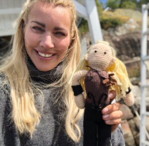 Silje Torp Instagram - I absolutely LOVE my crocheted Frøya doll; she even wears earrings, braids and a tiny c*ck necklace!😂
Thank you, @cult_crochet, for such a wonderful gift!🙏🏻❤️ #norsemenhavethebestfans #norsemen