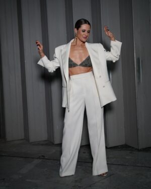 Sílvia Alberto Instagram - Amanhã há Got Talent!
E assim me despeço deste look tão elogiado na gala passada. Porque é que nos sentimos ainda mais femininas num fato masculino? 
Porque podemos!
#paulafarraiastyling #gottalentpt