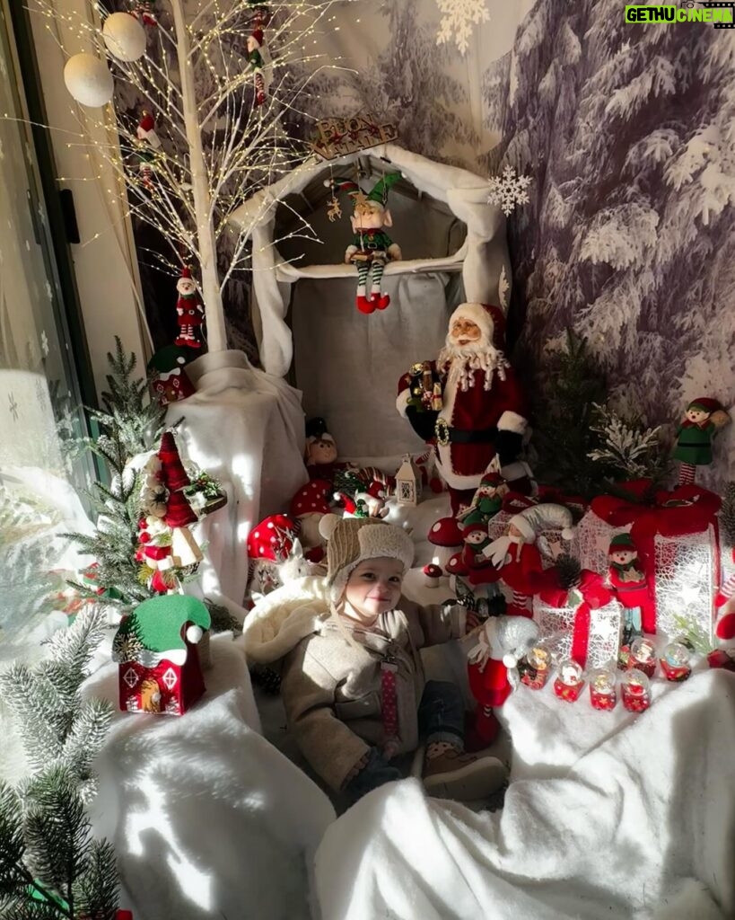 Silvia Mazzieri Instagram - And…..so this is Christmas 🤍 Auguroni di Buon Natale a tutti! #natale2023
