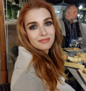 Silvia Mazzieri Instagram - Ieri sera con il trucco di @alessandravenzi 
Mi fai stare bene ❤️

#vitadaset 
#leondedelpassato 
#banijaystudios