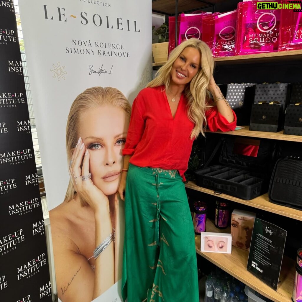 Simona Krainová Instagram - Představení moji kolekce šperků Le Soleil v @makeupinstituteprague.cz pro @klenotyaurumcz ☀️