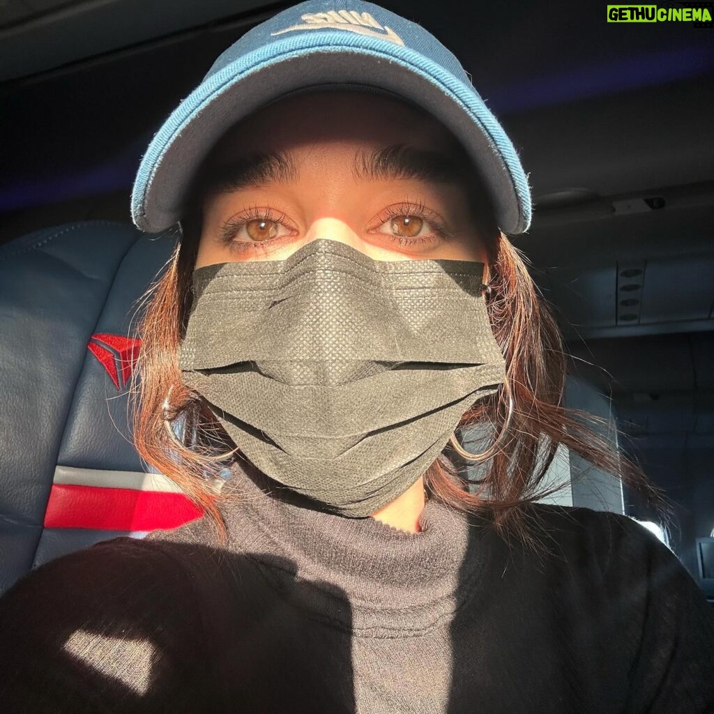 Simona Tabasco Instagram - busy flight 🪽