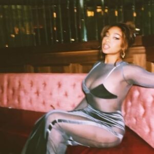 Simone Joy Jones Instagram - Dreams are getting bigger. friendships growing deeper, craft is getting better, doors are open wider, & the gratitude is overflowing. 
A night to remember at the Grammys! 😭

God is in the neighborhood yall!!! ✨

Hair by @joyboylace 
Face by @sage.white 
Accessories by @styledbyfern w/ @alexisbittar
