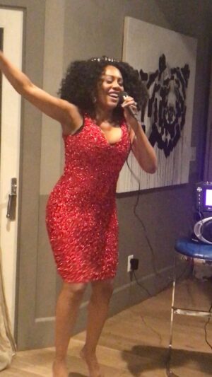 Simone Missick Instagram - In honor of this momentous occasion, here’s a goofy video of me doing karaoke on my birthday a few years back 😂 reenacting the final scene to the 80s classic, #dirtydancing with my friend’s @leshaytboyce on camera and background vocals, and @shelliboone as “Baby” 💃🏽 #goodtimes #keepsmiling #thankful #imaydeletethislater 🤣🤣🤣