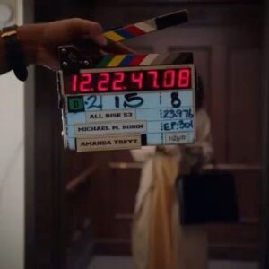 Simone Missick Instagram - Heyyyyyy…guess who’s bizack!!!! 
I cannot WAIT for you to see what we are cooking up over here…see you in courtroom 802 soon! 😉 

#Repost @allriseown
・・・
May it please the court to know, season 3 is officially in production!

Tag your favorite Riser and let them know #AllRise is coming to @owntv