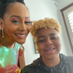 Simone Missick Instagram - @naacpimageawards with my FAMILY is the BEST way to do an awards show!!! My mom, dad, brother, nephew, and mother in love all got the red carpet treatment...at my house!!! If there’s one thing I love, it’s my family ❤️ @naacpimageawards #naacpimageawards #blacklove