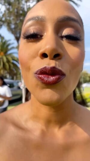 Simone Missick Instagram - We gon be extra. 
Tune in tonight at 8pm EST to #fxx to the @televisionacad #creativeartsemmys where I got to present best editing to the best and brightest in our industry. Next year, I’m campaigning for “best editing of an IG reel by a technologically challenged actor whose app crashed mid draft”. It should be a thing 😂🤦🏾‍♀️ 
The #lime #chartreuse #highlighter #kiwi magic of @carolinaherrera 💚💚💚shoes by @miumiu 
Styled by @icurenudity and @weyni 
Makeup by @kymmyizabeauty 
Hair by @angelacstyles