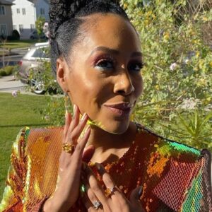 Simone Missick Instagram - ✨✨✨GOLDFINGER ✨✨✨
It’s all in the details... 
Earrings and ring-- 
@ravenfinejewelers
@aimeecarpenter17
Square ring- @hsternofficial 
Hair by @lovingyourhair Makeup by @brittanyingrambeauty Styling by @icurenudity 
Dress: @alexperryofficial 
Shoes: @ysl 
Jewelry styling by @robynvictoriaf