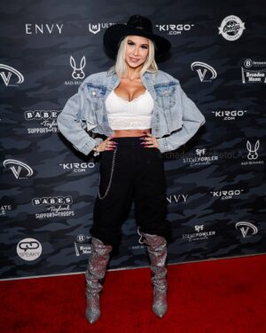 Simonna Instagram - What a fun night! 
8th Annual ‘Babes in Toyland – Support our Troops’ @forthetroopschs_ event at Academy LA 
@academy__la 
Thursday June 13th, 2024 
Hollywood, California 🤍❤️💙
Cutest pictures by @chadcedricphoto 🤩🙏📸
—
@babesintoylandcharity @babesintoylandevents @thestevefowler #BabesinToyland #babesintoylandcharity #partyforapurpose #communityovercompetition #supportourtroops #military