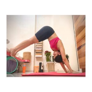 Simran Pareenja Instagram - I bend so I don’t break🧘‍♀️