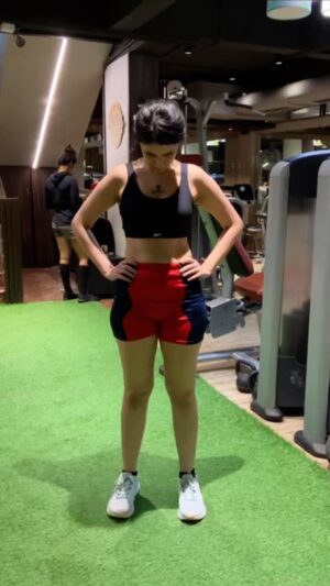 Simran Pareenja Instagram - My Happy place 💛
#secondhome
#gymgirl