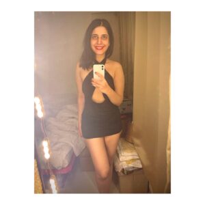 Simran Pareenja Instagram - 🖤