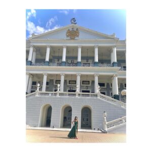 Simran Pareenja Instagram - Your perception of me is a reflection of you🌻