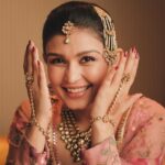 Simran Kaur Hundal Instagram – Sugar and spice ☺️
.
.
.
.
.
.
.
.
.
.
.
.
.

#simrankaur #simrankaurhundal #simranhundal #polki #polkijewellery #polkitikkaset #passa #weddingwear #festivewear #indianwear #punjabi #punjabikudi #mehndi #mehendi