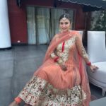 Simran Kaur Hundal Instagram – I have sooo many pictures in this outfit please have room for more (in next post) 😇🥰 
.
.
.
.
.
.
.
.
.
#simranhundal #simrankaur #simrankaurhundal #punjabikudi #tikkaset #indianjewellery #weddingwear #punjabisuits #anarkali #gotapatti #anarkalisuits
