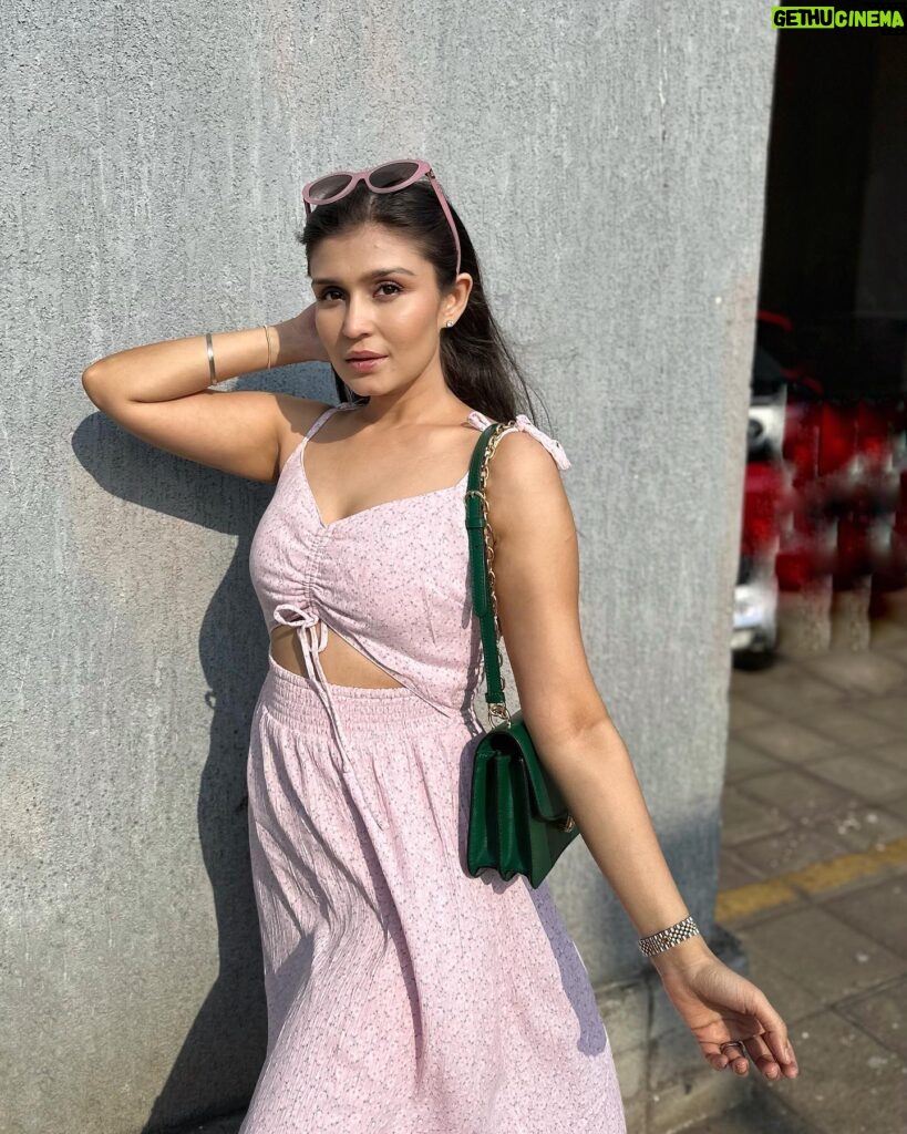 Simran Kaur Hundal Instagram - Photo dump ☺️ because I remembered I have a few ☺️ . . . . . . . . . . . #simranhundal #summerlook #summerdress #summer #mumbai #simrankaur #pink