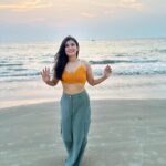 Simran Kaur Hundal Instagram – 🌻🌻🌻
.
.
.
.
.
.
.
.
.
.
.
.
#simranhundal #simrankaurhundal #beachgirl